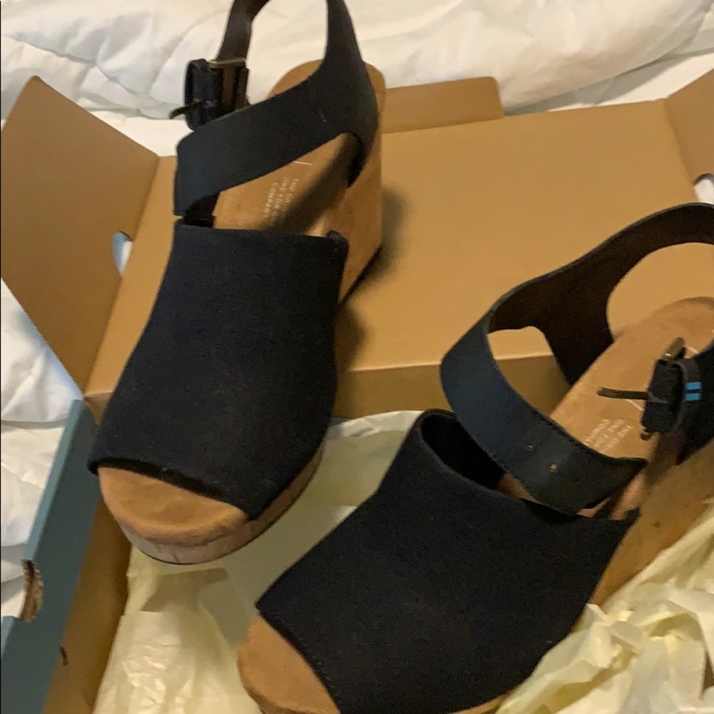 Toms black tropes